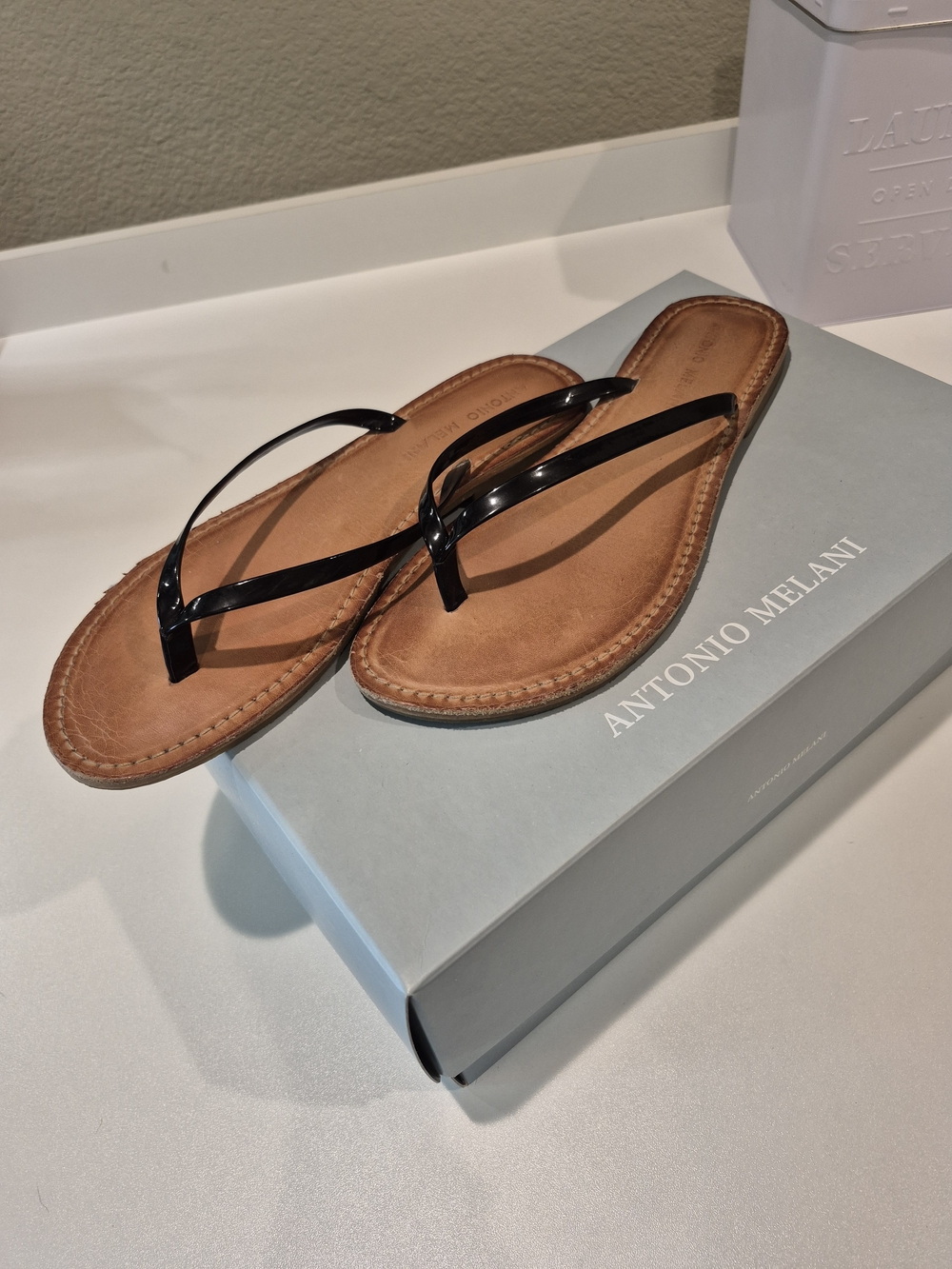 ANTONIO MELANI Black Strap Tan Footbed Genuine Leather Flip Flops - Picture 2 of 4